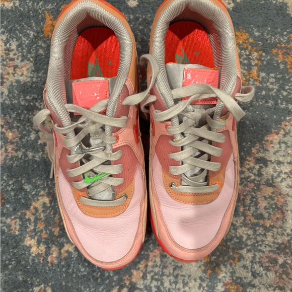 Nike Air Max Low-Top Sneakers in Pink, Red & Tan - Picture 2 of 4